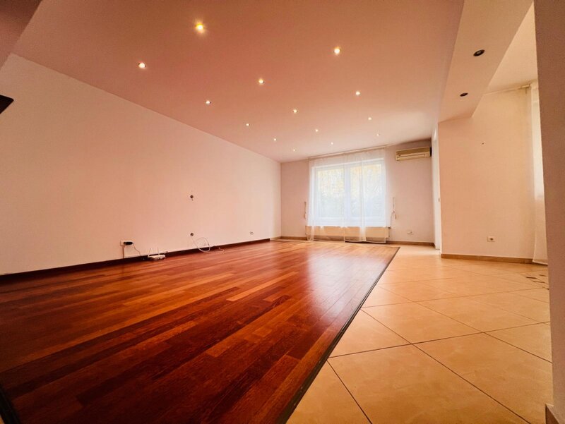 Casa de inchiriat cu sauna si piscina in complexul  Gradinile Soarelui