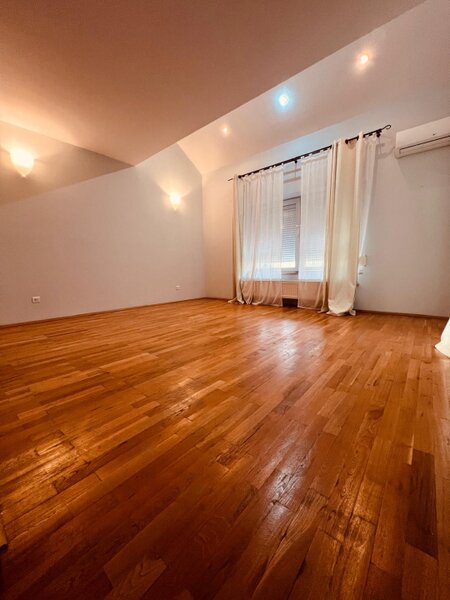 Casa de inchiriat cu sauna si piscina in complexul  Gradinile Soarelui